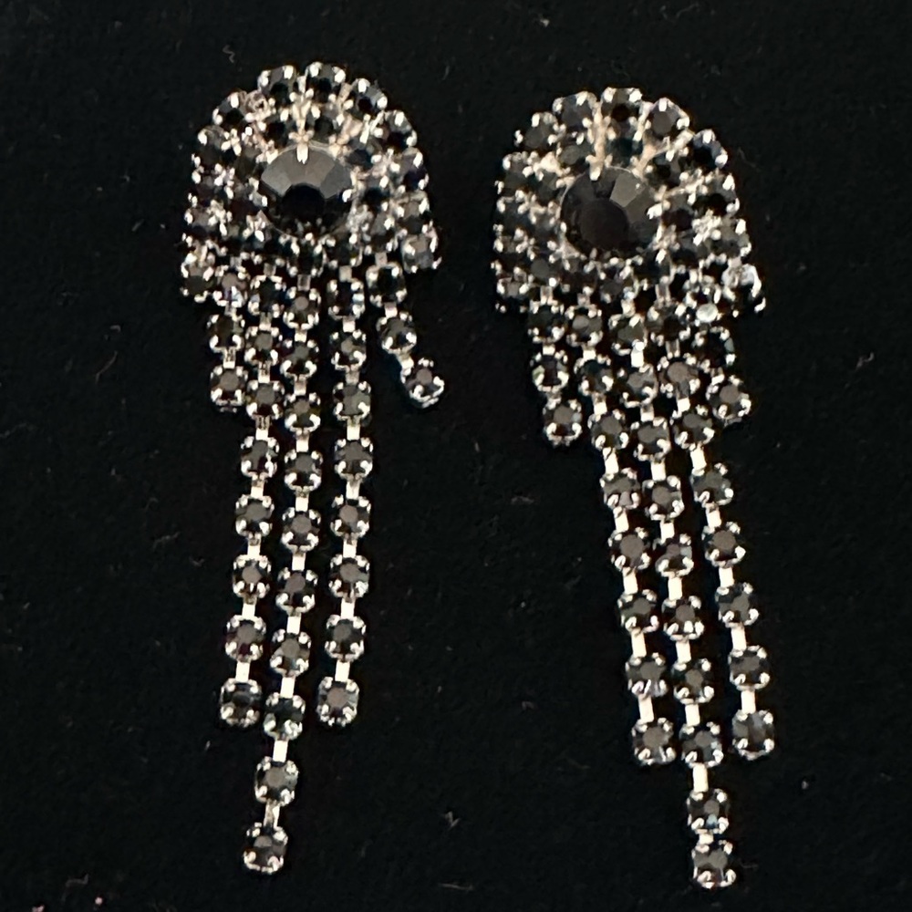 HENRI BENDEL CRYSTAL CHAIN STUD EARRING NWOT